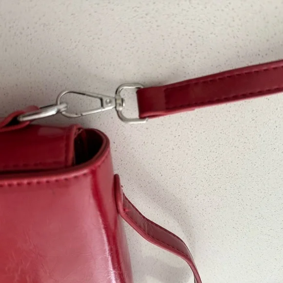 BOUTIQUE RED PURSE - Picture 5 of 10